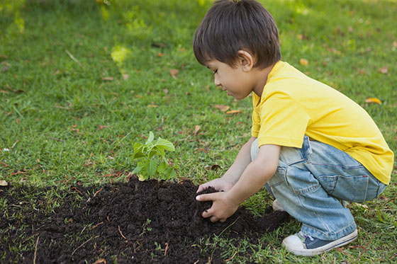 Do you see how easily this little boy is squatting down to the dirt?
